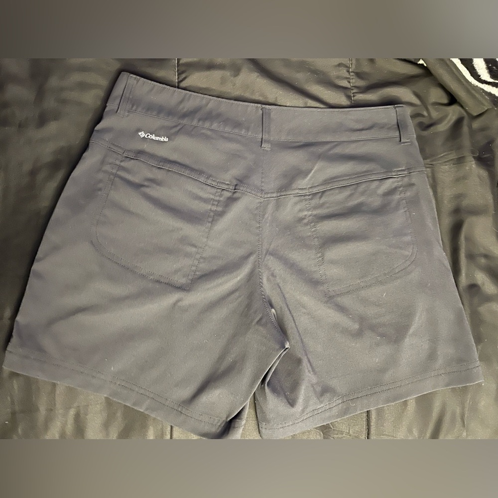 Women's Columbia Omni-Shield Hiking Shorts - Picture 2 of 7
